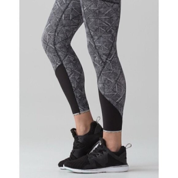 Lululemon Tight Stuff Tight II (25") B&W Print - Picture 2 of 8